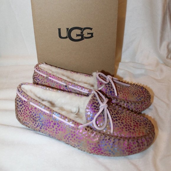 NIB UGG YOUTH 4 5 6 WOMEN'S  DAKOTS‎ SPOTS SHEARLING LINED SLIPPERS - Picture 1 of 7